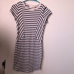 Form-fitting striped sexy mini dress, short sleeve